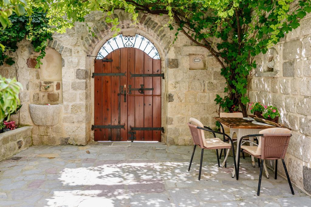 Villa Luxury Stone On The Sea With Private Pool And View Kotor Exteriör bild
