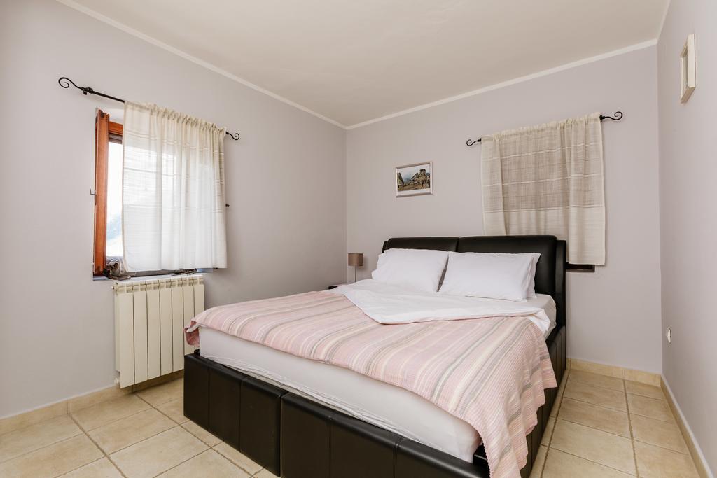 Villa Luxury Stone On The Sea With Private Pool And View Kotor Exteriör bild