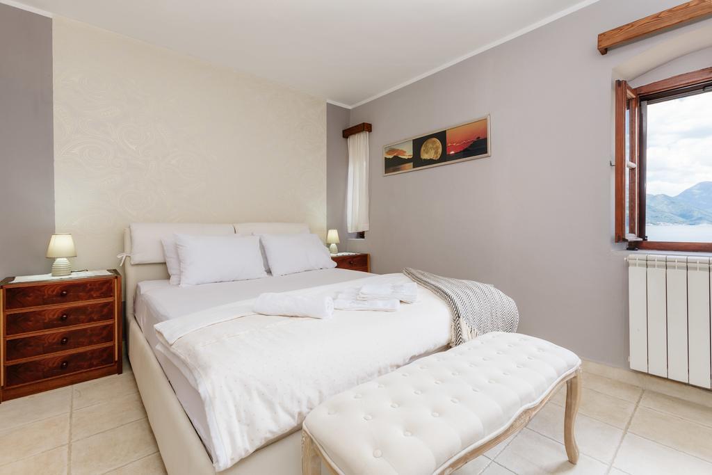 Villa Luxury Stone On The Sea With Private Pool And View Kotor Exteriör bild
